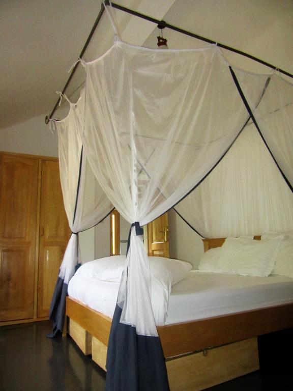 Precious Guesthouse Entebbe Bagian luar foto